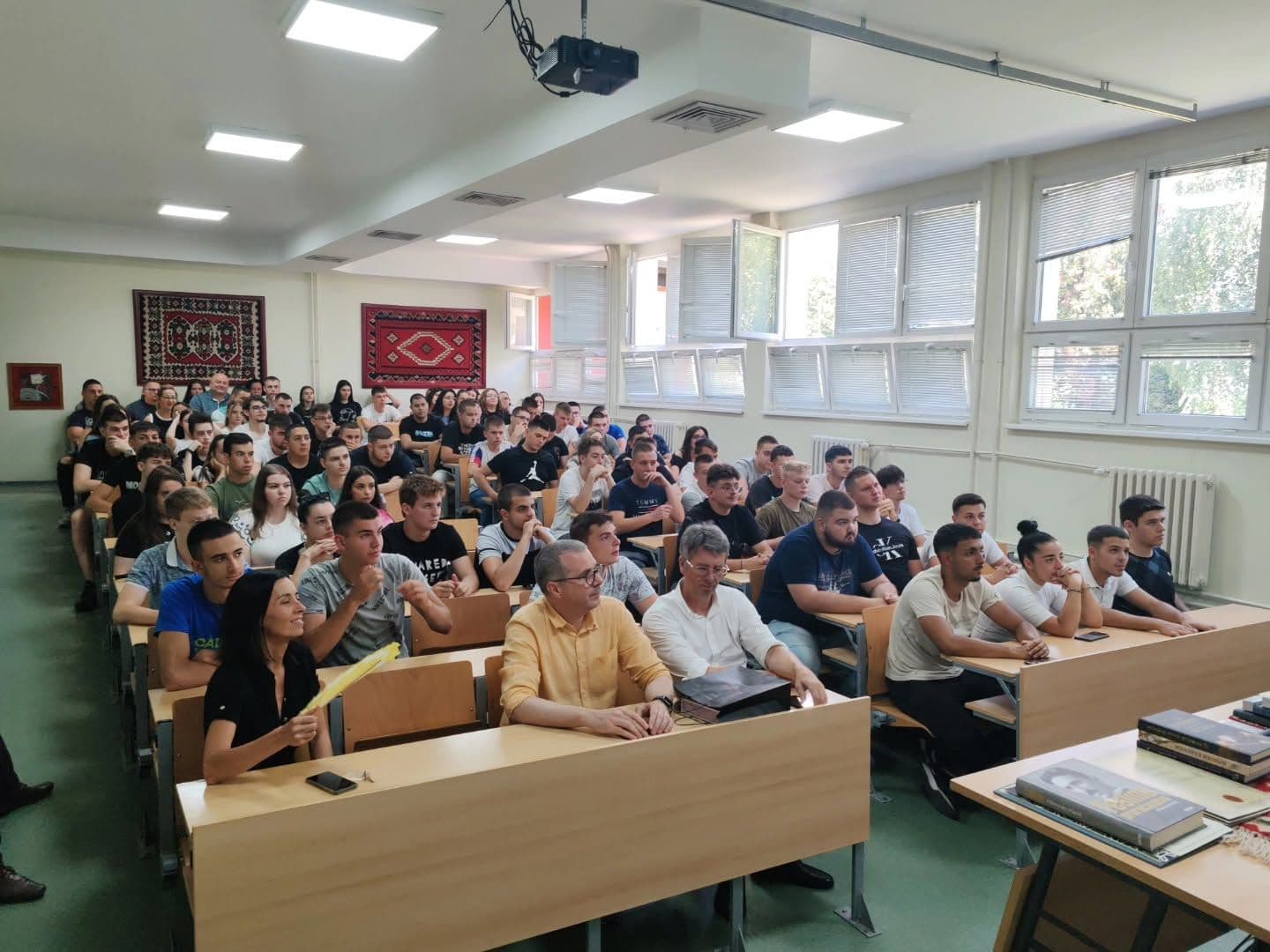  ВИДОВДАНСКА СВЕЧАНОСТ И НАГРАЂИВАЊЕ НАЈБОЉИХ УЧЕНИКА 