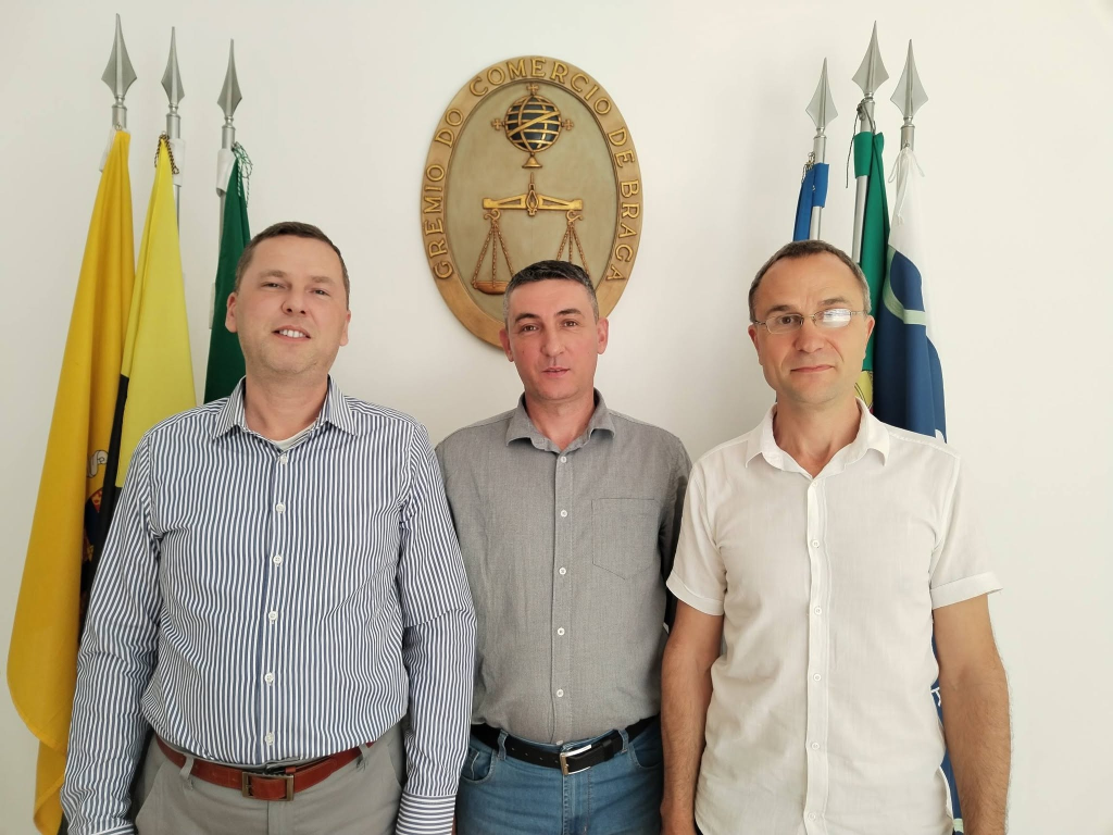 Професори Техничке школе у Португалу - Испред плоче компаније